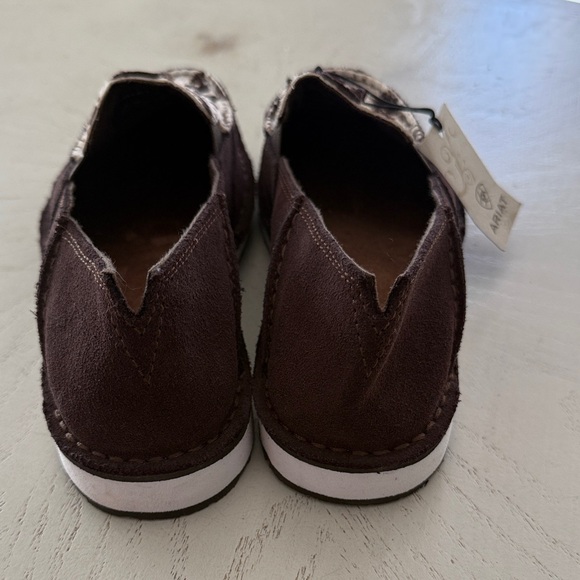 Ariat woman’s cruiser slip on shoes in chocolate chip suede cow print 9 NWT $95 - Picture 2 of 8